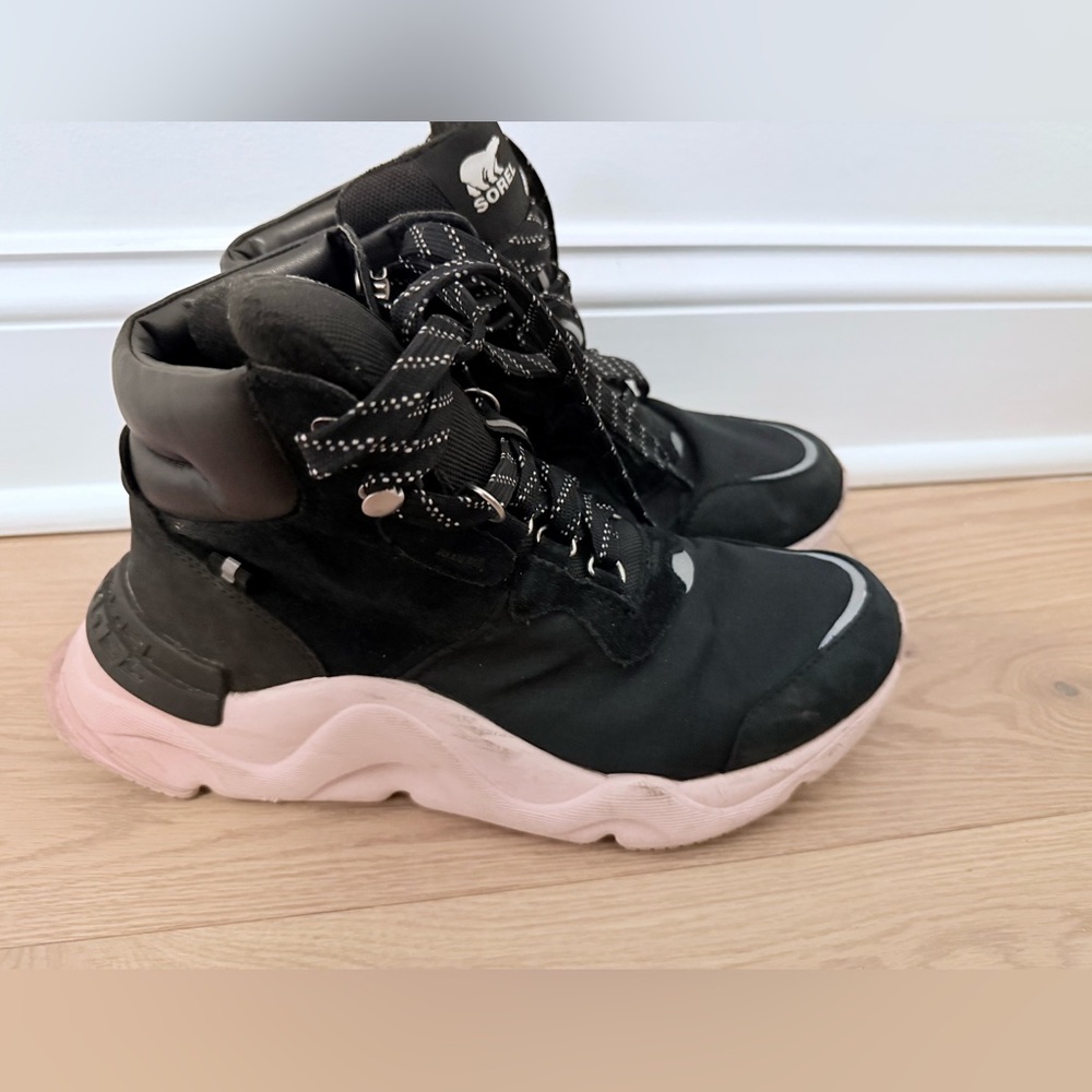 Sorel Kinetic RNEGD Conquest Pink Waterproof Sneaker Boots Rare Size 9